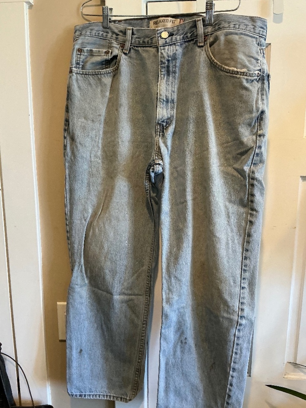Levi’s 550 distressed jeans size 38 x 30